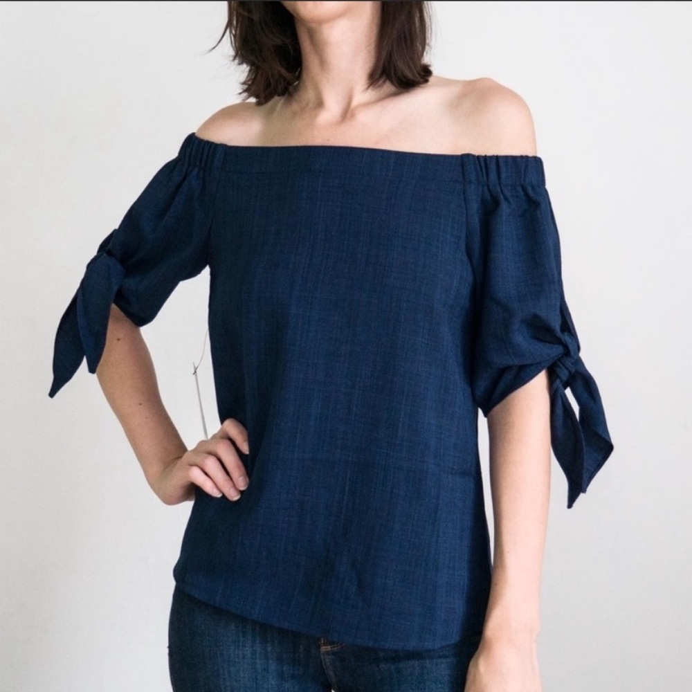 NWT Olivia Grey Navy Off The Shoulders Tie Sleeves Top
